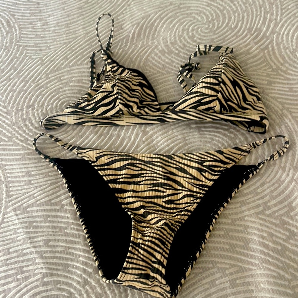 Bathing suit